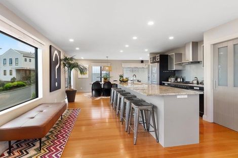 Photo of property in 5 Bunker Way, Strathmore Park, Wellington, 6022