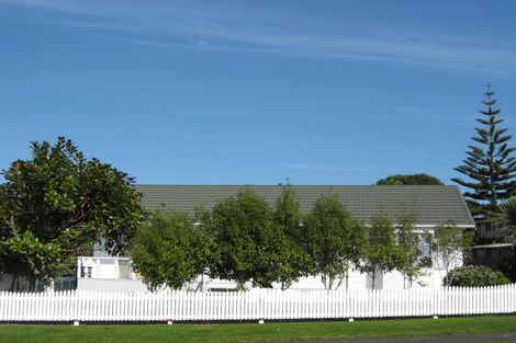 Photo of property in 26 Tiverton Crescent, Whalers Gate, New Plymouth, 4310