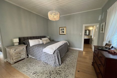 Photo of property in 11 Ocean View Road, Milford, Auckland, 0620