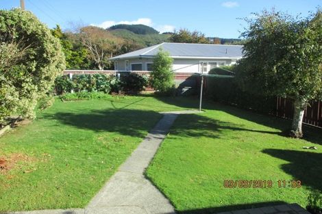 Photo of property in 16 Saint Edmund Crescent, Tawa, Wellington, 5028