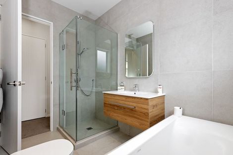 Photo of property in 13 Barrique Road, Kumeu, 0810