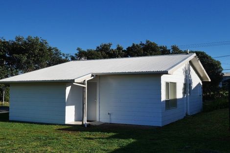 Photo of property in 12 William Street, Waikanae Beach, Waikanae, 5036