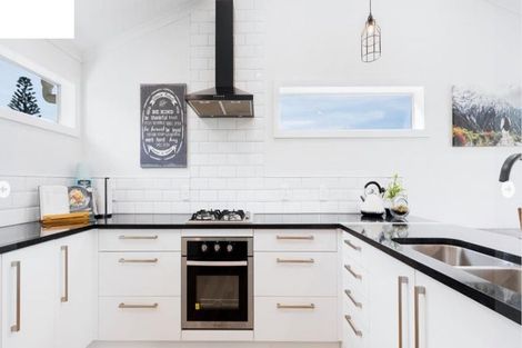 Photo of property in 2/19 Limmer Place, Browns Bay, Auckland, 0632