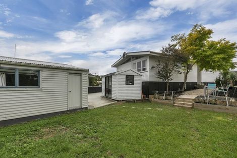 Photo of property in 38 Maui Pomare Street, Blockhouse Bay, Auckland, 0600