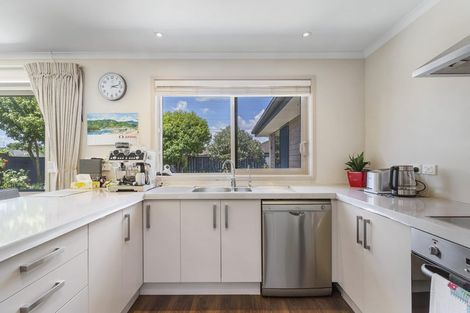 Photo of property in 12 Silkwood Crescent, Karaka, Papakura, 2113