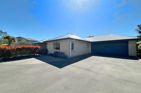 Photo of property in 80 Bowhill Road, New Brighton, Christchurch, 8083
