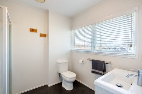 Photo of property in 5/77 Old Lake Road, Narrow Neck, Auckland, 0624