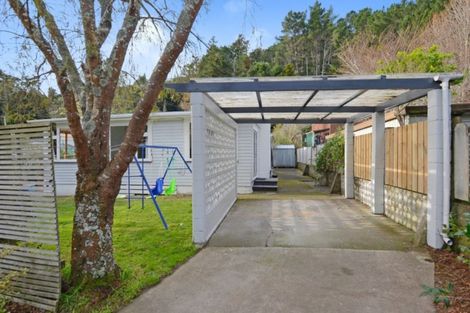 Photo of property in 5 Elmslie Road, Pinehaven, Upper Hutt, 5019
