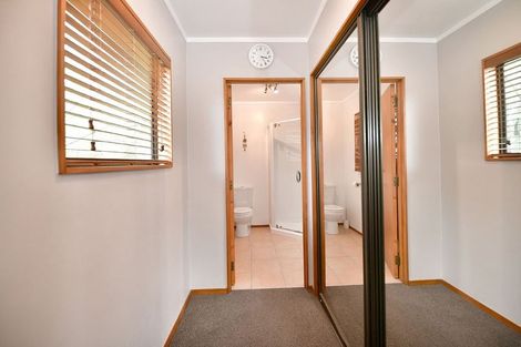 Photo of property in 3 Higham Ferrers Place, Red Beach, 0932