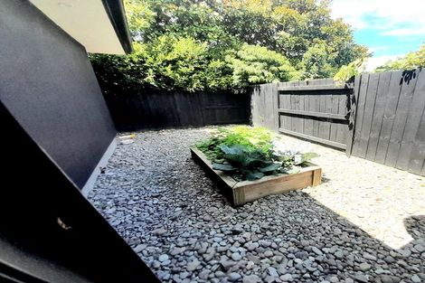 Photo of property in 5 D'urville Place, Kelvin Grove, Palmerston North, 4414