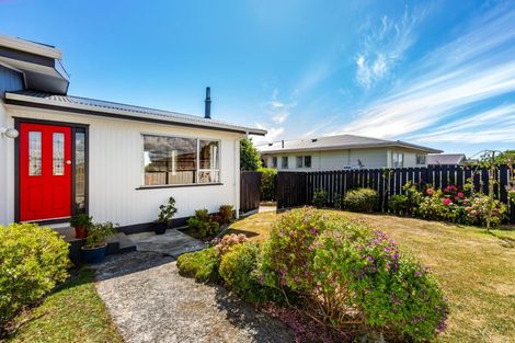 Photo of property in 131 Gloaming Hill, Titahi Bay, Porirua, 5022