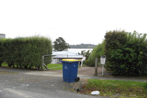 Photo of property in 90 The Terrace, Herald Island, Auckland, 0618