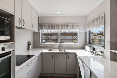 Photo of property in 240 Grandview Road, Western Heights, Hamilton, 3200