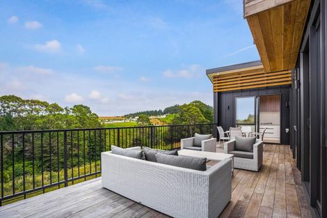 Photo of property in 40 Paparahi Place, Wainui, 0992