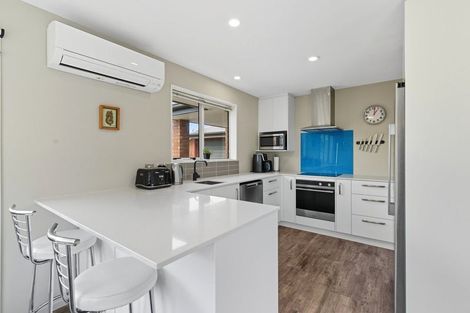 Photo of property in 21 Blowers Place, Halswell, Christchurch, 8025