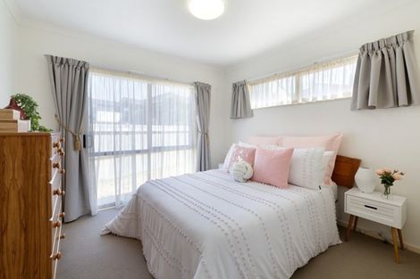 Photo of property in 6 Cresswell Place, Johnsonville, Wellington, 6037