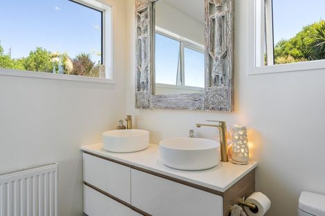 Photo of property in 48 Stewart Glen, Acacia Bay, Taupo, 3385