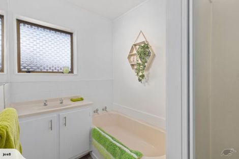 Photo of property in 1 Quo Vadis Place, Red Beach, 0932