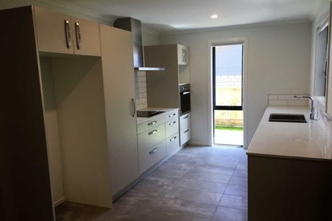 Photo of property in 17 Richardson Road, Omokoroa, 3114