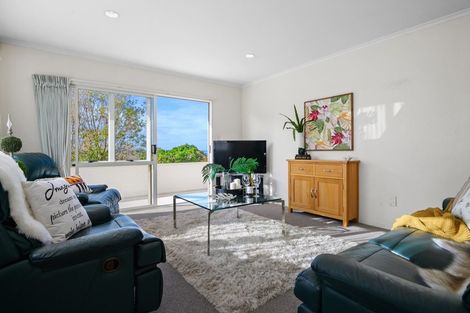 Photo of property in 1/33 Mellons Bay Road, Mellons Bay, Auckland, 2014