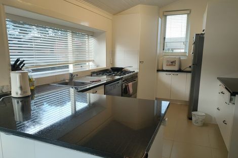 Photo of property in 4 Kowhatu Road, One Tree Hill, Auckland, 1061