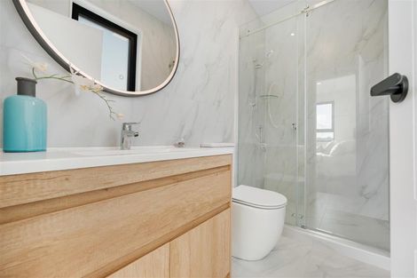 Photo of property in 25 Whakairo Crescent, Gulf Harbour, Whangaparaoa, 0930