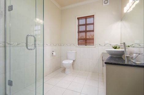 Photo of property in 33 Point View Drive, East Tamaki Heights, Auckland, 2016