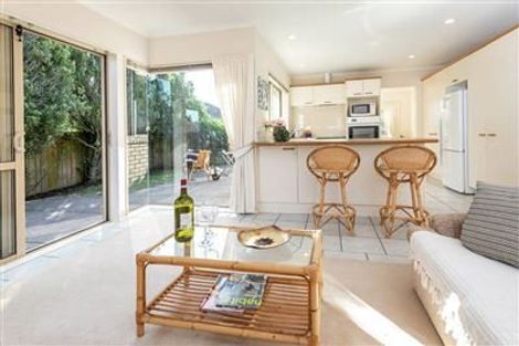 Photo of property in 16 Nad Place, East Tamaki Heights, Auckland, 2016