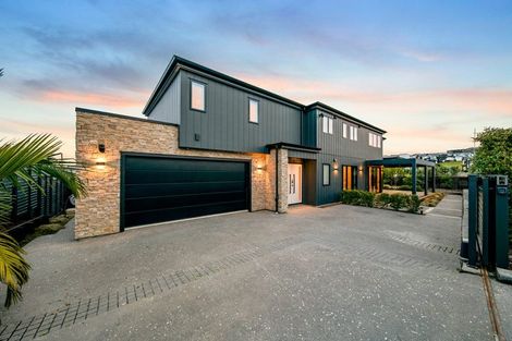 Photo of property in 2 Hanikura Street, Long Bay, Auckland, 0630