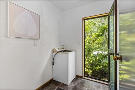 Photo of property in 28 Pohutukawa Avenue, Red Beach, 0932