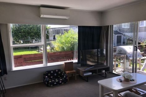Photo of property in 2/13 Wykeham Place, Glenfield, Auckland, 0629