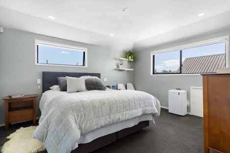 Photo of property in 17a Horotutu Road, Greenlane, Auckland, 1061