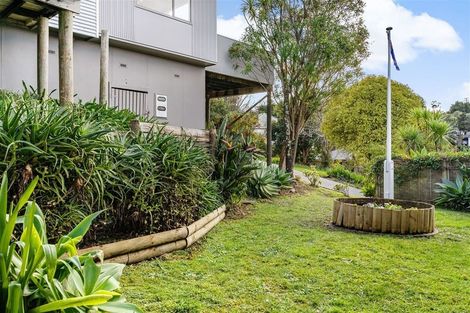 Photo of property in 17 Noeleen Street, Glenfield, Auckland, 0629