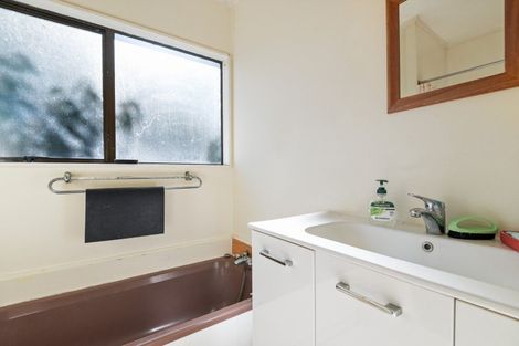 Photo of property in 15a Beech Place, Owhata, Rotorua, 3010