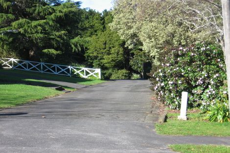 Photo of property in 8 Kingsclere Place, Goodwood Heights, Auckland, 2105