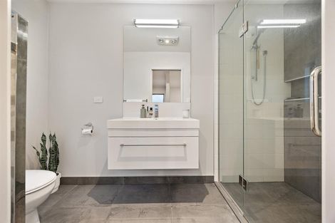 Photo of property in 8 Sir Lincoln Drive, Kumeu, 0810