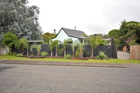 Photo of property in 2 Island View Terrace, Waikanae Beach, Waikanae, 5036