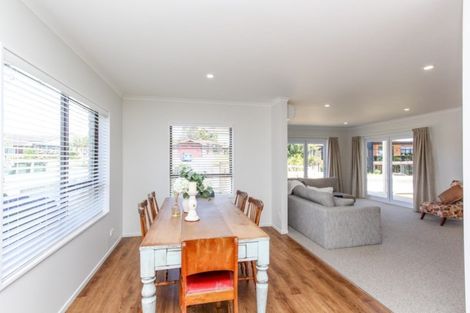 Photo of property in 60 Karina Road, Merrilands, New Plymouth, 4312