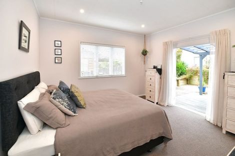 Photo of property in 20 Karaka Street, Helensville, 0800