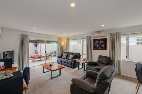 Photo of property in 105 Somerfield Street, Somerfield, Christchurch, 8024