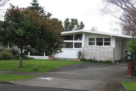 Photo of property in 35 Churchill Avenue, Hokowhitu, Palmerston North, 4410
