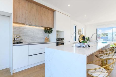 Photo of property in 952b East Coast Road, Northcross, Auckland, 0632