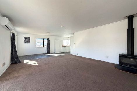 Photo of property in 2/20 Eulogy Place, Randwick Park, Auckland, 2105