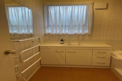 Photo of property in 17 Waller Avenue, Bucklands Beach, Auckland, 2012