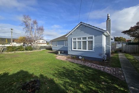 Photo of property in 19 Henry Street, Ebdentown, Upper Hutt, 5018
