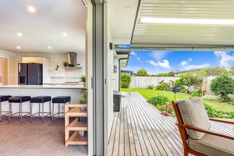 Photo of property in 13 Robert Might Road, Kumeu, 0810