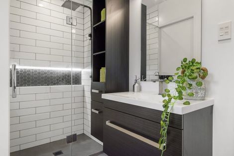 Photo of property in 1/649 Beach Road, Rothesay Bay, Auckland, 0630