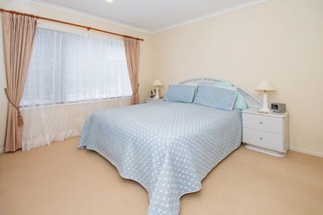 Photo of property in 25f Youngs Road, Papakura, 2110