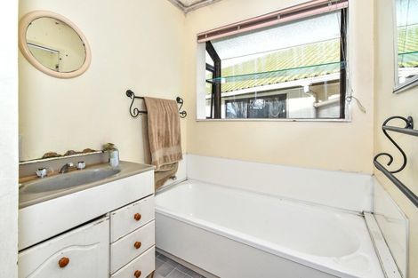 Photo of property in 3 Leven Lane, Totara Heights, Auckland, 2105