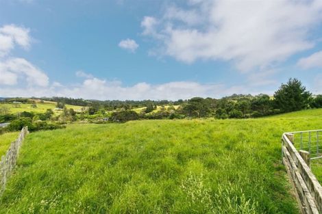 Photo of property in 32 Red Hills Road, Massey, Auckland, 0614